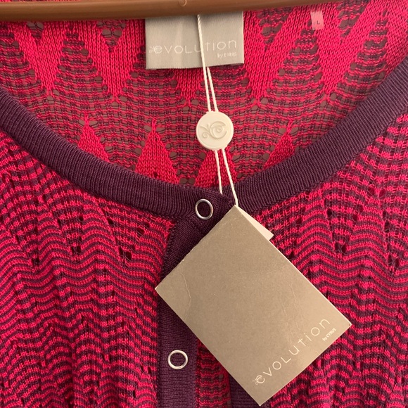 Evolution by Cyrus Sweater - Picture 3 of 5